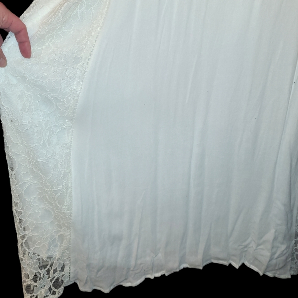 NWT Beautiful maxi dress. Creamy White Lace and spaghetti straps Medium - Picture 10 of 16